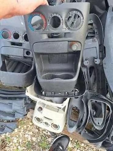 unis auto vranje: FIAT PUNTO KONZOLA CENTRALNA | Ispravna sa pikslom i upaljacem — 1