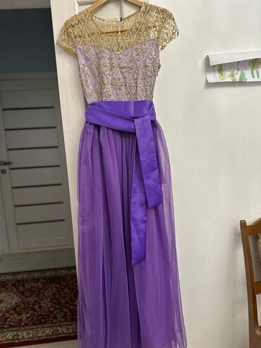 длинное платье в пайетках: Платье очень красивое 
Новое платье
Цена 500 сом