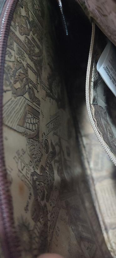 Torbe: Kroko koza,cvrsta,kais na podesavanje,unutra jedna zatvorena ptegrada — 7