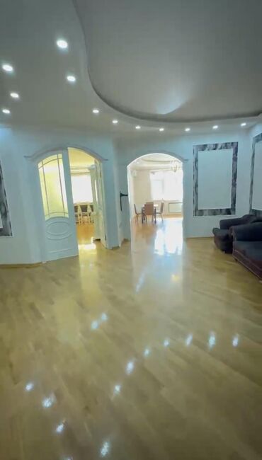 Uzunmüddətli kirayə mənzillər: Şəhər mənzili – klassik üslubda geniş və işıqlı - Plan: geniş zal — 13