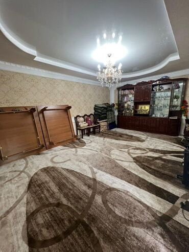 сниму частный дом: Продается просторный дом с большой гостиной, спальнями и кухней. В