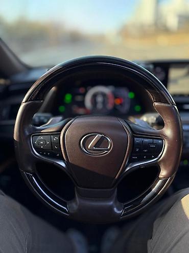 Lexus: Lexus ES: 2019 г., Бензин — 25