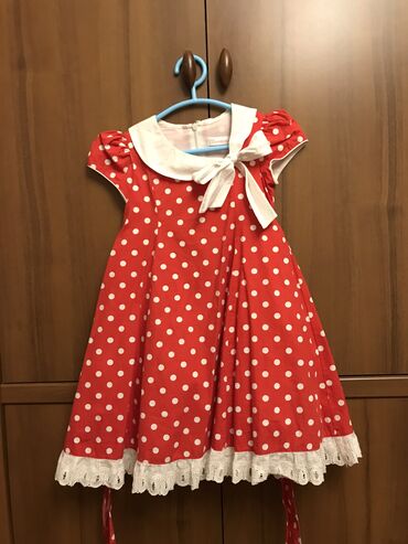белое платье на девочку: Детское платье, цвет - Красный, Б/у