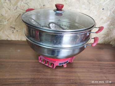 кухонные вытяжки бу: Продаю б/у бытовую технику: Вафельница - 700 сом, мультиварка без
