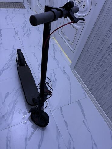 Elektrikli samokatlar: Elektrik skuter - Şəhər üçün yığcam və yüngül gövdə, qara rəng - — 10