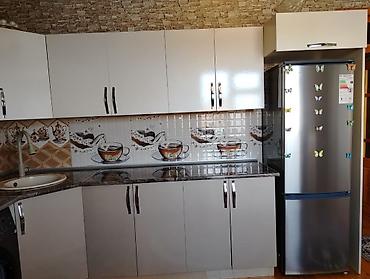 divan kafe: Mətbəx mebeli və texnika dəsti - Mətbəx dolabları: Parlaq ağ fasadlı — 1