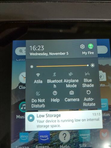 Tableti: Amazon Fire tablet - Model: na poleđini označeno kao “SV98LN”, Fire — 7
