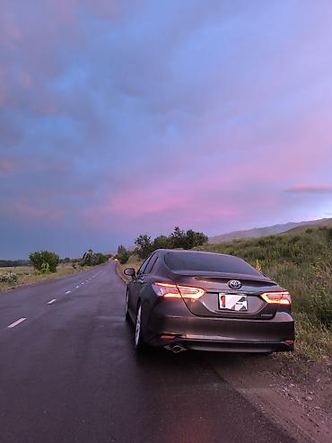 2018: Toyota Camry: 2018 г., 2.5 л, Гибрид — 3