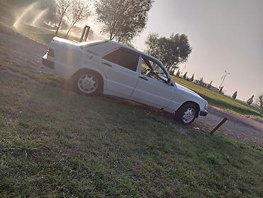 maşin satisi: Mercedes-Benz 190 (W201) sedan – ağ rəng - Kuzov: 4 qapılı sedan — 5