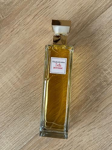 crvene: Elizabeth Arden 5th Avenue je ženski elegantan svež cvetni parfem koji — 1