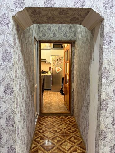 Uzunmüddətli kirayə mənzillər: Geniş və işıqlı mənzil interyeri - Uzun, geniş dəhliz: LED tavan — 7