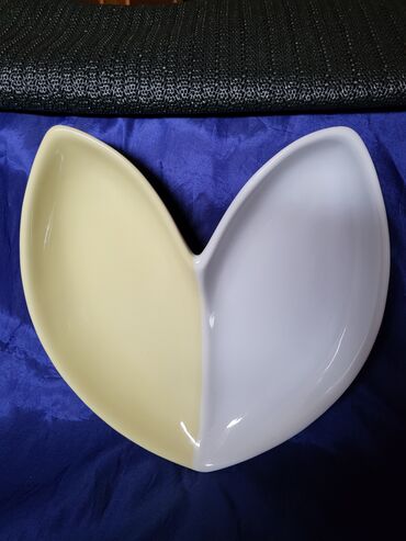 Ostalo posuđe: Tanjir nov,vintaz porcelanski za serviranje,posluzenje. Tanjir pun na lalafo.rs — 1 Ostalo posuđe: Tanjir nov,vintaz porcelanski za serviranje,posluzenje. Tanjir pun — 1