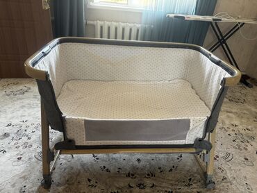 автолюльку cybex: Детская приставная кроватка, Б/у, С колесиками, цвет - Серый