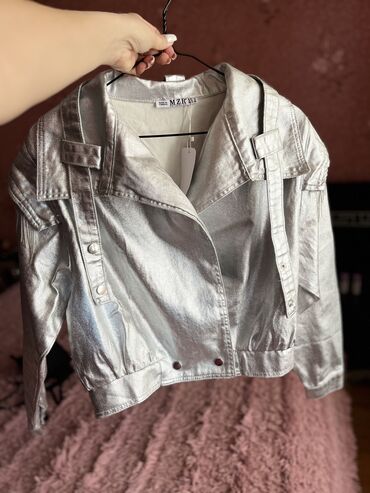 кожаная куртка: Женская куртка M (EU 38), цвет - Серебристый