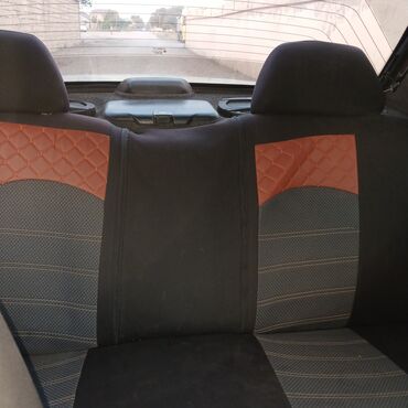 QAZ: QAZ 3110 Volga: 2.3 l | 2002 il 324201 km Sedan