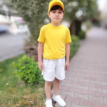Комплекты одежды: Rengli T-shirt 👕 rəngli kepka 
rəngli futbolka 
3-14 yaş — 3