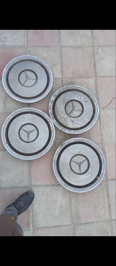 14 lük diski: Məhsul: Mercedes-Benz təkər qalpokları (4 ədəd set) Xüsusiyyətlər: -