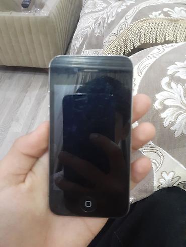ayfon s 4: IPhone 4, Qara — 1