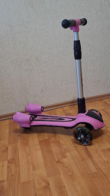 scooter icaresi: Az istifade olunub.çəhrayı tüstü buraxır.mahni çalarları var. Baha — 4