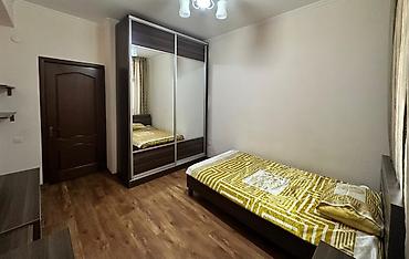 квартира на сутки за 1000: Сдам 3-комнатную квартиру (100 м²), проспект Ч. Айтматова 82/1 Серия — 5