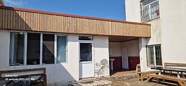 kristalda kiraye evler: Satılır: həyət evi və əlavə tikili - İki mərtəbəli ağ rəngli həyət — 4