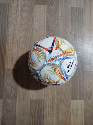 futbol elcekleri: Futbol topu – Soccerina markası - Rənglər: ağ əsas fonda sarı