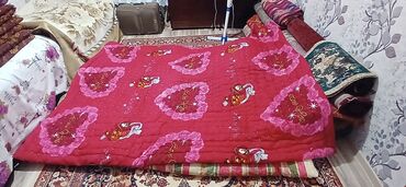 Другие товары для дома: Qırmızı rəngli, naxışlı taxt üçün təzə yun yorğan - Yorğan: Qalın