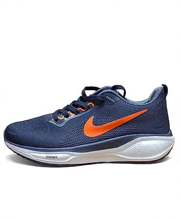 sapa u srcu: Patike za trčanje – tamnoplave sa narandžastim Swoosh logom - — 1