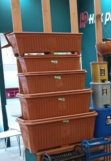 Bitkilər üçün dibçəklər: Dipçəklərin topdan və Pərakəndə satışı. Anbardan satış. Hansı formada — 25