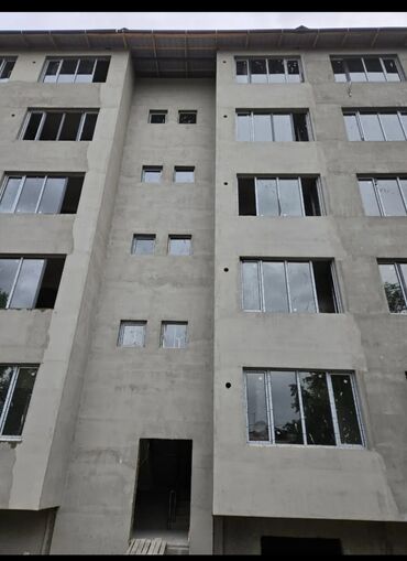 кватира кызыл аскер: 3 бөлмө, 87 кв. м, 3 кабат, ПСО (өзү оңдоп түзөтүп бүтүү үчүн)