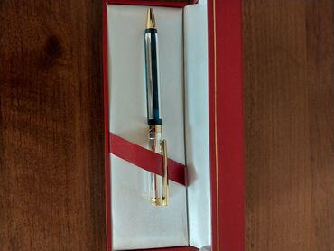 органайзер для ручек: Шариковая ручка в подарочном футляре Essential. - Корпус: прозрачный