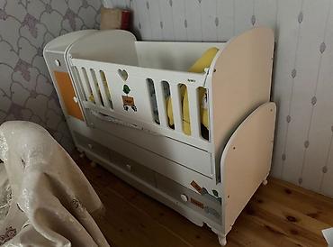 Uşaq otağı üçün komplekt: beşik+ şkaf Beşik: 120 azn Şkaf: 170 azn