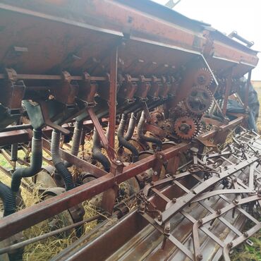 Зерновые сеялки: Сеялка зерновая навесная/прицепная. - Ширина захвата: многорядная — 4