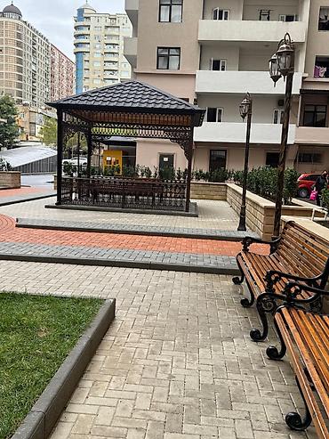 soyuq asfalt: Mənzillərin yerləşdiyi müasir yaşayış kompleksinin abadlaşdırılmış — 2