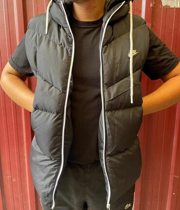 Prsluci: Puf prsluci sa kapuljačom – različiti modeli i brendirani dizajn. - — 11