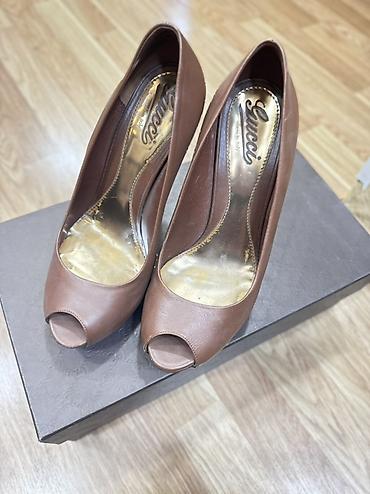 gucci ayaqqabı: Gucci qadın tuflisi orjinal
Razmer 38 yarim
35 manat — 1