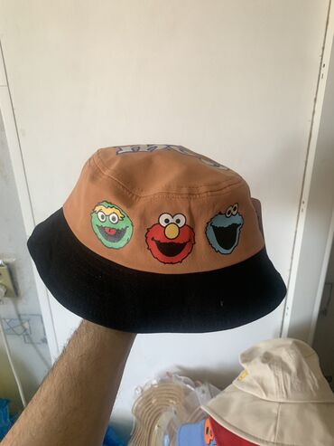Baş geyimləri: Uşağ üçün şlyapalar . Satışları 15 azn olub və hal hazırda 5 AZN. Maya — 10