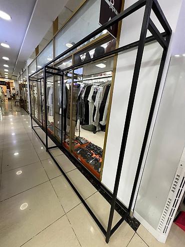 Торговое оборудование: • Продаю кронштейны для одежды в бутик Размер: 200×200 мм • Подходят — 2