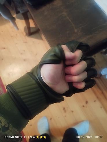 İdman və istirahət: Outshock L ölçüdə MMA əlcəyi . Decathlon mehsuludur. Ispaniya — 8
