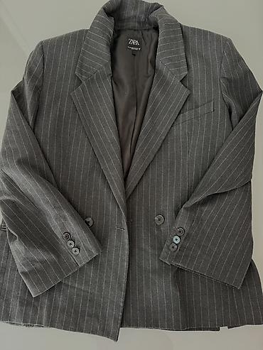 valjevo original: ZARA ženski blejzer na pruge Odgovara S/M/L jer je oversize - Model — 3