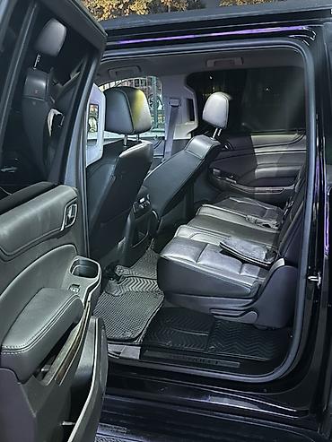 ремонт лобового стекла рядом: Chevrolet Suburban: 2017 г., Внедорожник — 5