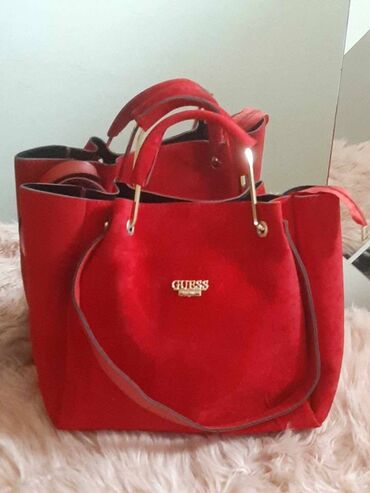 guess majcica outlet do: Guess velur torba
28x34cm
1900 din
ms