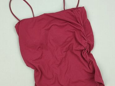 Top damski w kolorze fuksji, o fasonie camisole. Wykonany z miękkiego