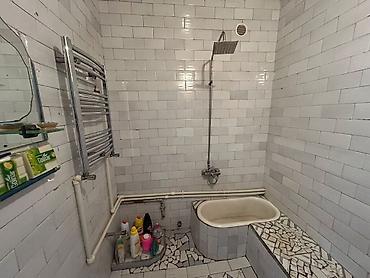 Uzunmüddətli kirayə mənzillər: Təcili satılır. Mənzilin təsviri: - İşıqlı və səliqəli planlı mənzil — 18