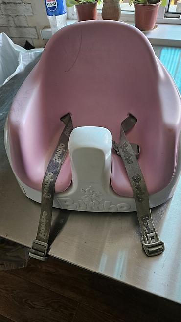 обувь nike: Стульчик-бустер Bumbo со столиком. Розовый. Состояние отличное` — 4