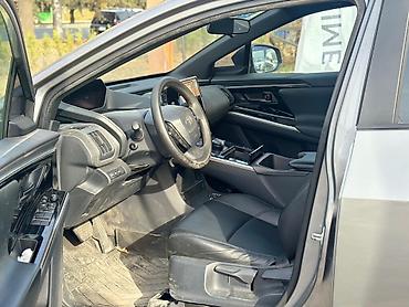 small car: Toyota bZ4X: 2022 г., Электромобиль, Кроссовер — 3