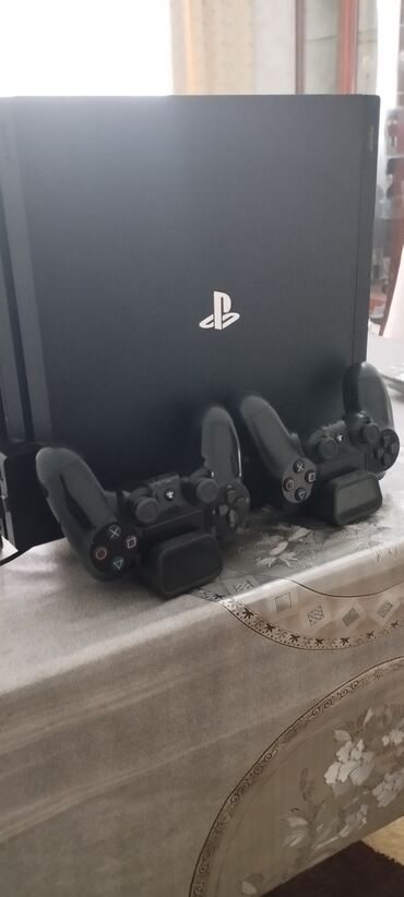 PS4 (Sony Playstation 4): Salam .ps 4 pronun ustunde soyuducu ve zaryatka yigan var.içinde 13