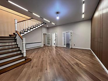 Продажа коттеджей и домов: Продаётся современный двухуровневый, расположенный на центральной — 8