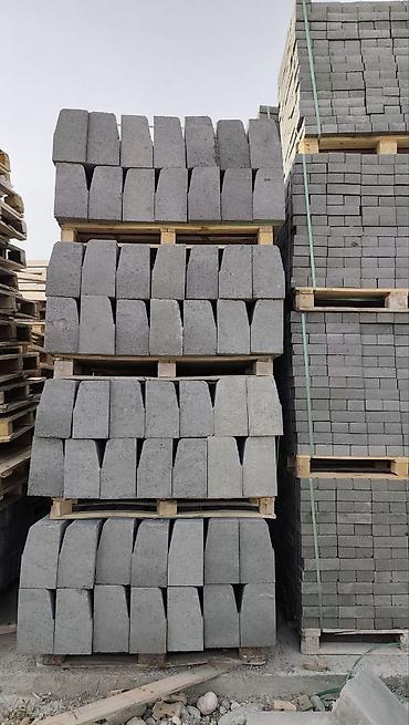 Дорожные бордюры: Дорожный бордюр, Прессованный, Бетонный, Новый — 21