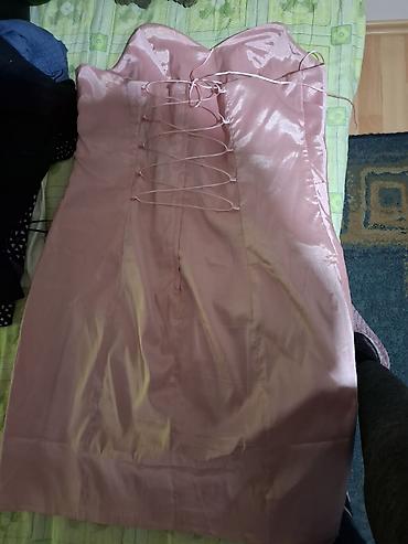 crvene svecane haljine do koljena: Elegantna koktel haljina – roze „blush“ nijansa, sjajni satenski — 2